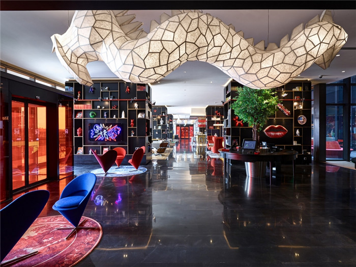 充满活力与艺术色彩的上海citizenM精品连锁酒店设计