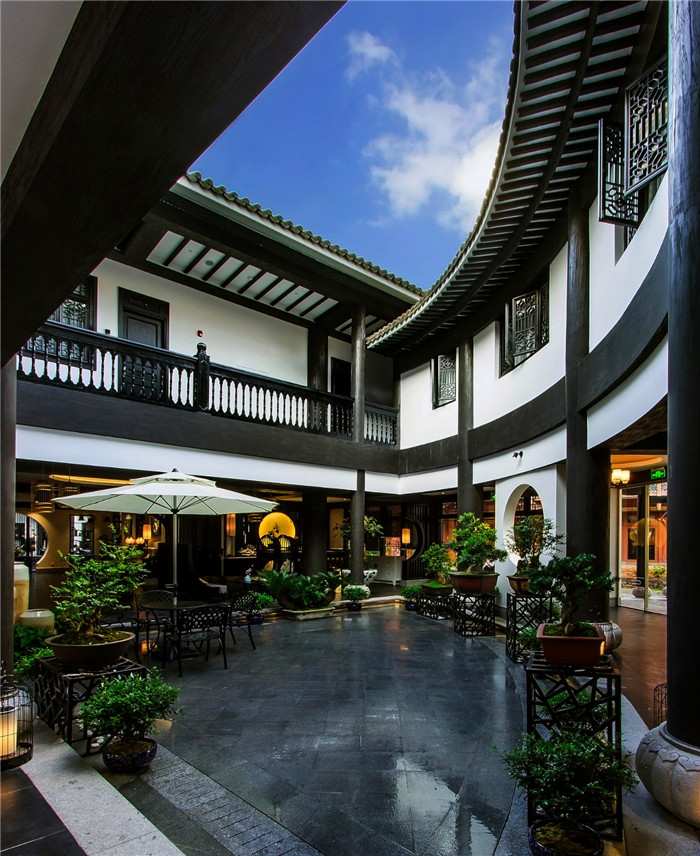 勃朗中式酒店装修企业推荐望月中式酒店庭院设计方案